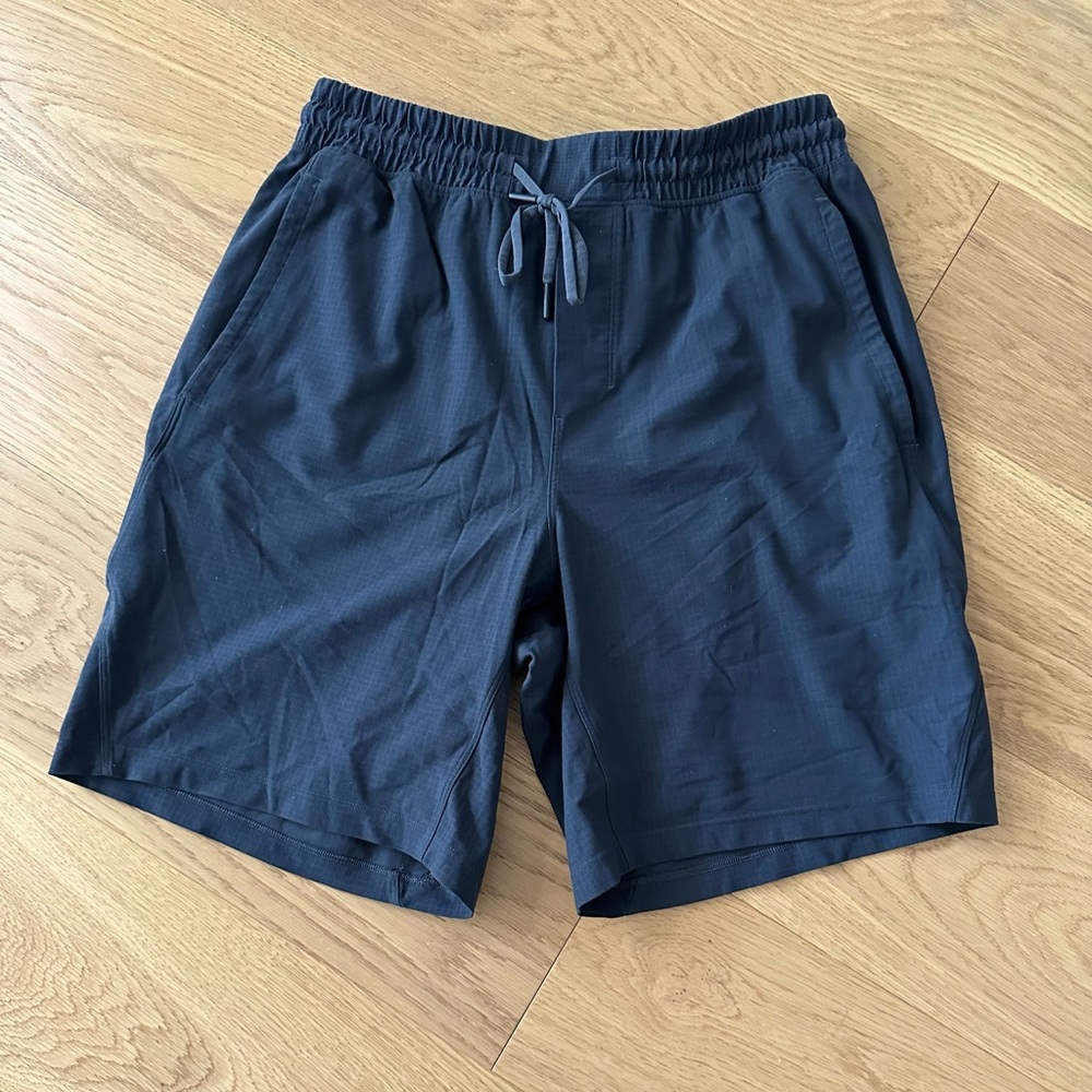 Men’s Lululemon shorts medium m grey